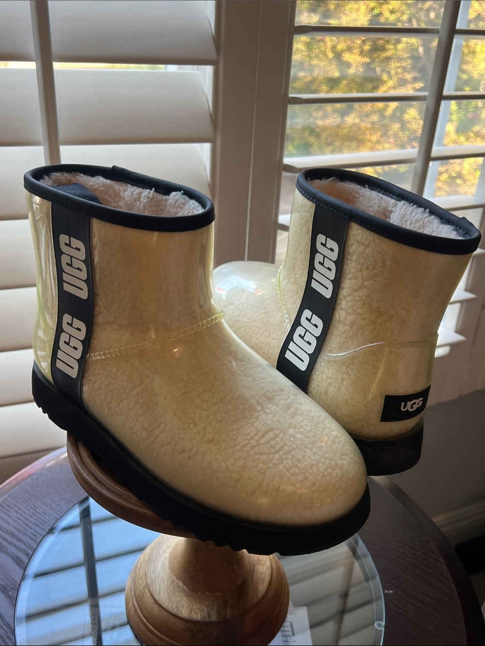 Worn once, UGG, size 39 (8.5 US), Cream Glossy Waterproof Ankle Boots